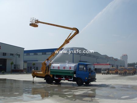 多功能消防車(帶灑水帶平臺(tái))