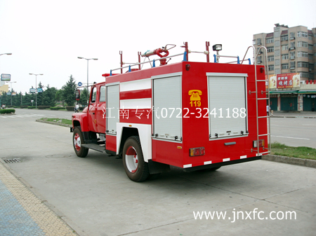 裝水4噸的東風140尖頭水罐消防車