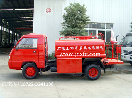 小型農(nóng)用消防車服務(wù)農(nóng)村消防