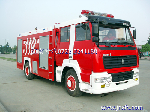 江南專汽生產(chǎn)的斯太爾王8噸泡沫消防車