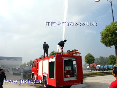 東風(fēng)153水罐消防車現(xiàn)場(chǎng)操作