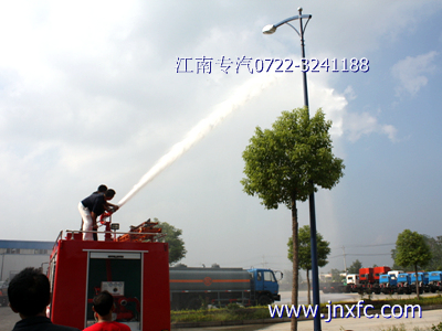東風(fēng)153水罐消防車現(xiàn)場(chǎng)操作