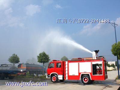 東風(fēng)153水罐消防車現(xiàn)場(chǎng)操作