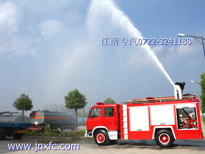 東風(fēng)153水罐消防車現(xiàn)場(chǎng)操作