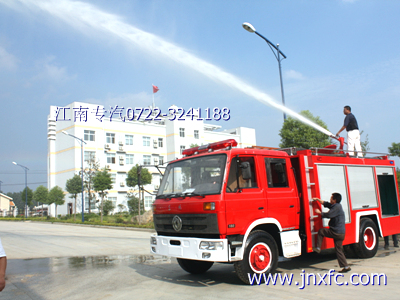 東風(fēng)153水罐消防車現(xiàn)場(chǎng)操作