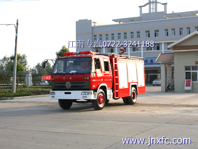 東風(fēng)153水罐消防車現(xiàn)場(chǎng)操作