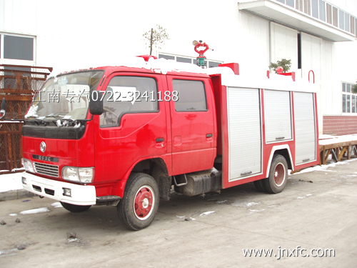 東風(fēng)小霸王水罐消防車廠家直銷