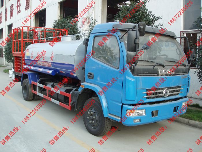 東風(fēng)多利卡舉高噴射消防車