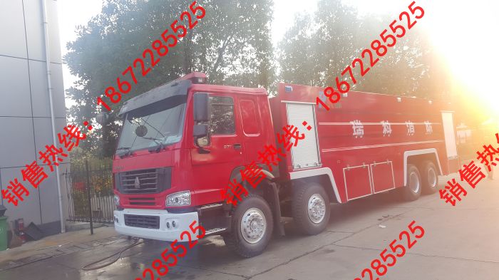 汕德卡重型消防車