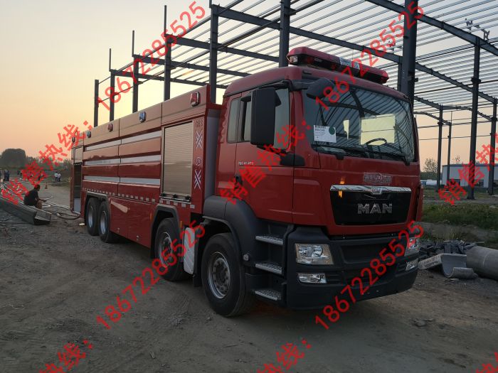 德國(guó)曼重型水罐消防車