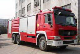 斯太爾干粉消防車